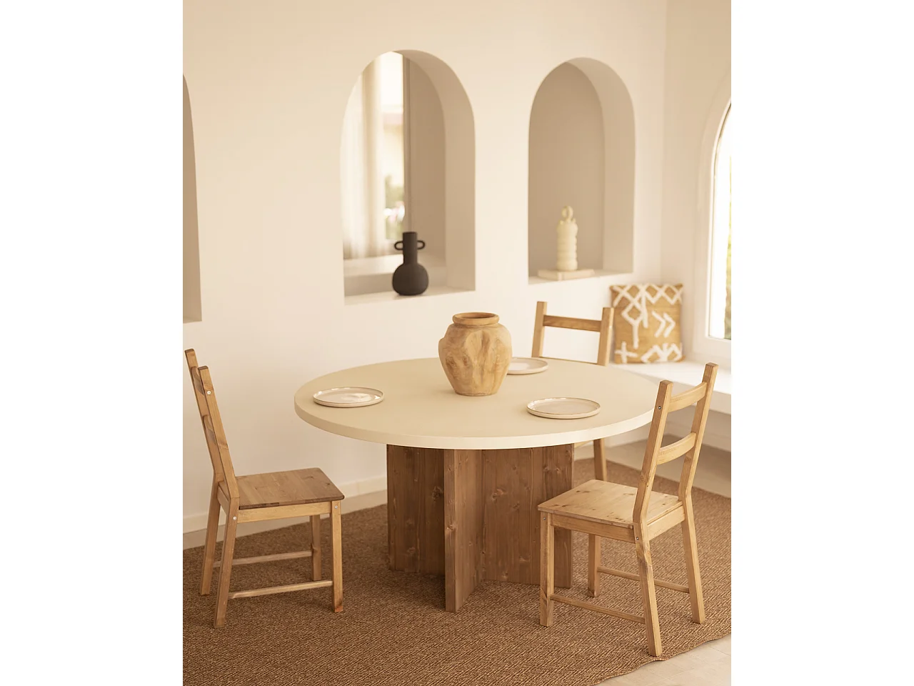 Mesa de comedor de madera maciza de abeto redonda Decowood en tono blanco en microcemento y pata en roble oscuro de Ø110x75cm - TOKYO - DECOWOOD