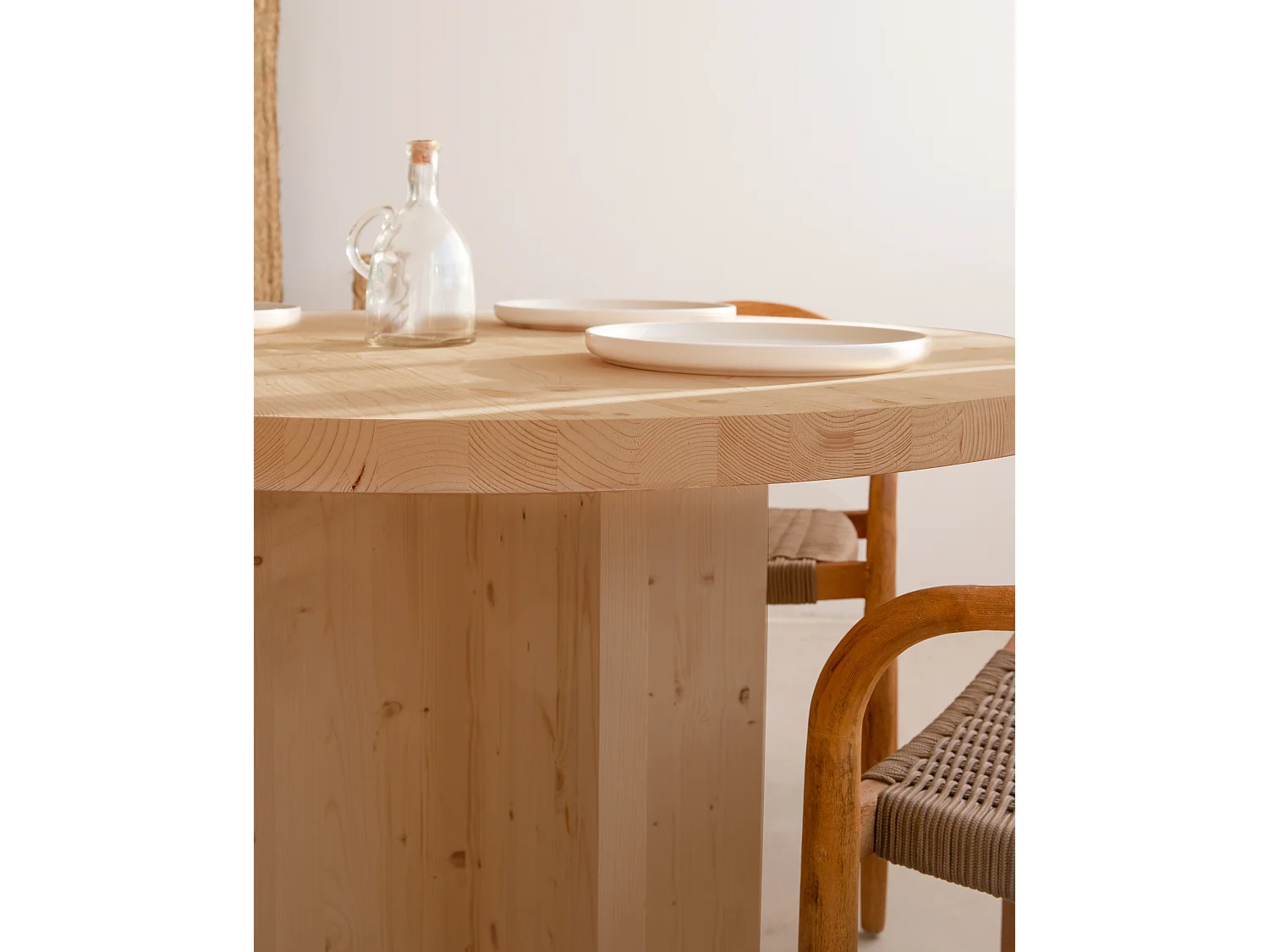 Mesa de comedor de madera maciza de abeto redonda Decowood en tono roble medio de Ø110x75cm - TOKYO - DECOWOOD