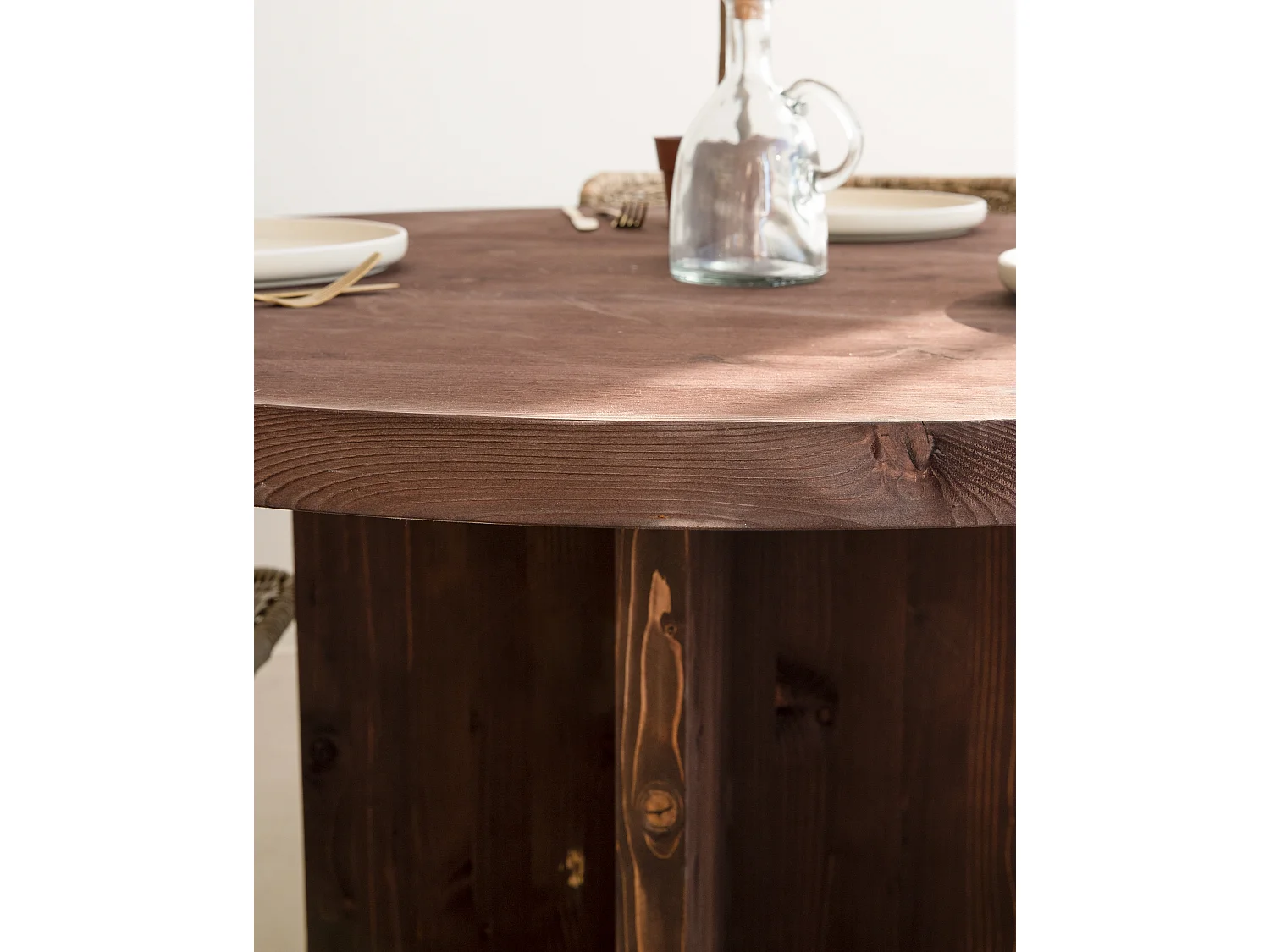 Tavolo da pranzo rotondo in legno massello in tono noce Ø110x75cm - TOKYO - DECOWOOD