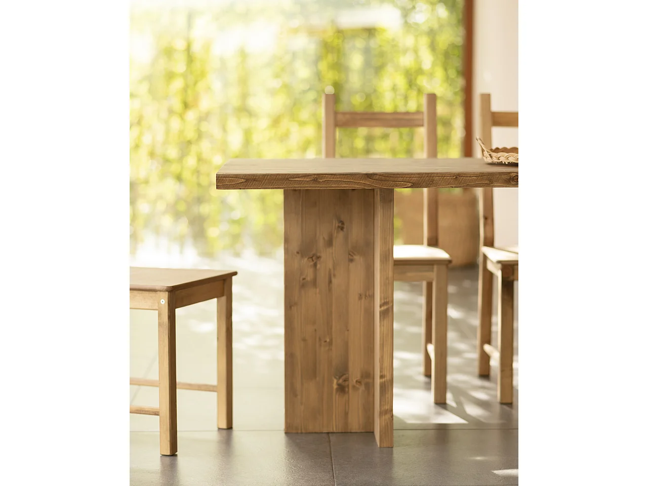 Table à manger en bois massif ton vieilli de 200x75cm - TENA - DECOWOOD