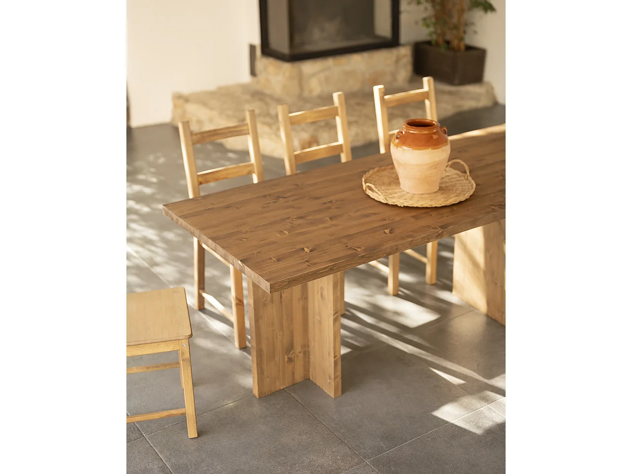Table à manger en bois massif ton vieilli de 200x75cm - TENA - DECOWOOD