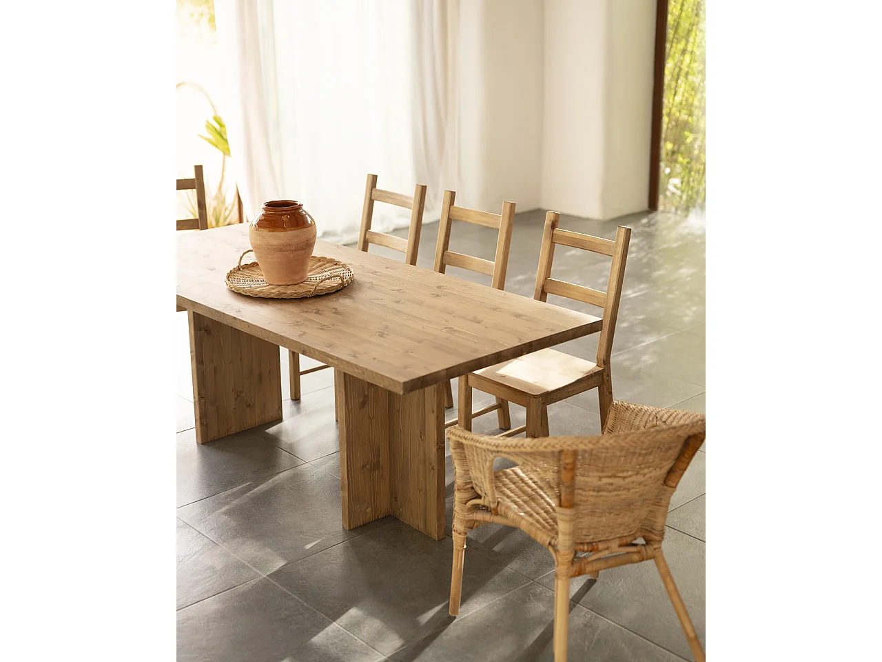 Table à manger en bois massif ton vieilli de 200x75cm - TENA - DECOWOOD