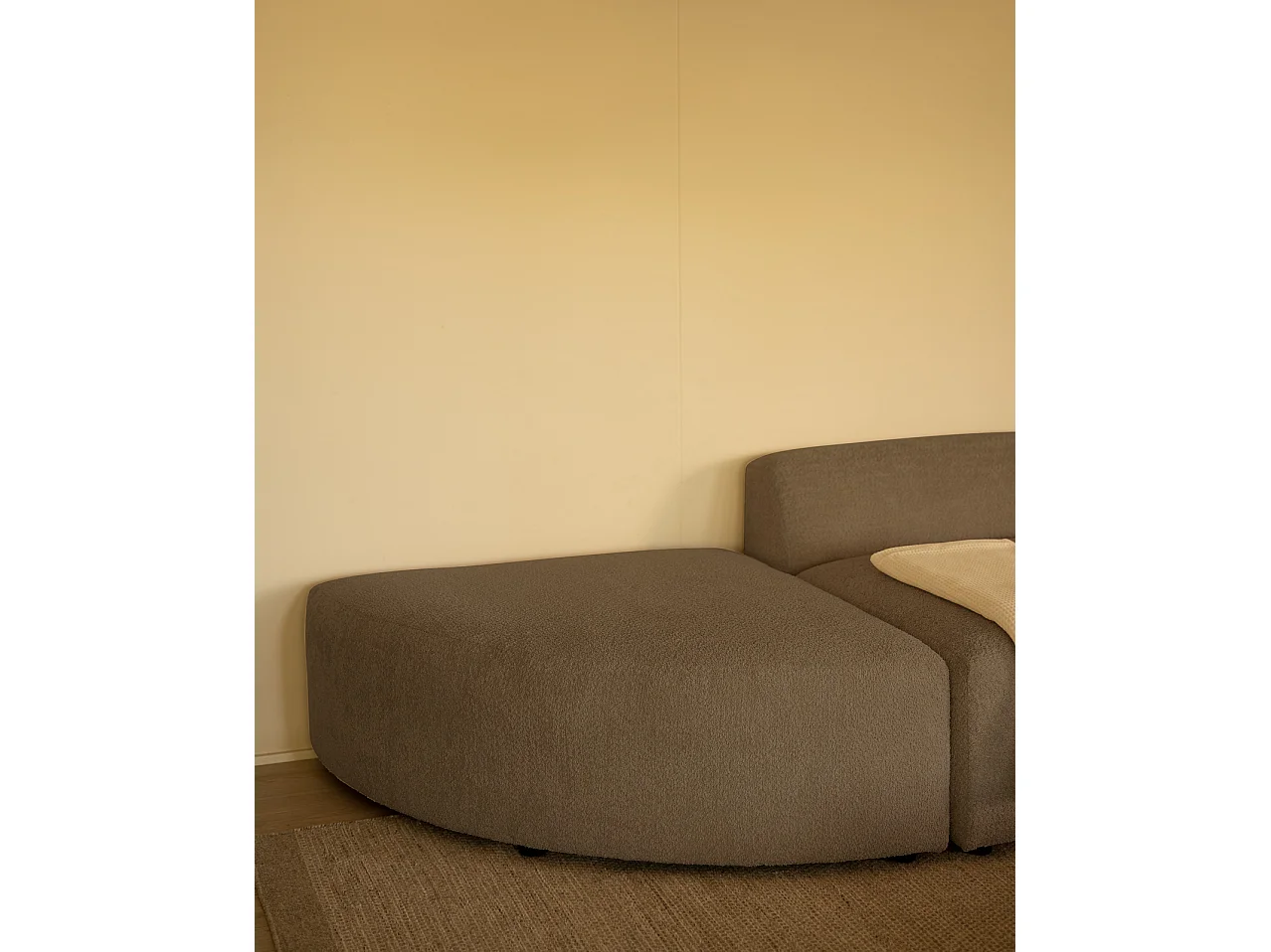 Divano a 3 moduli curva a sinistra in bouclé colore marrone 320x110cm