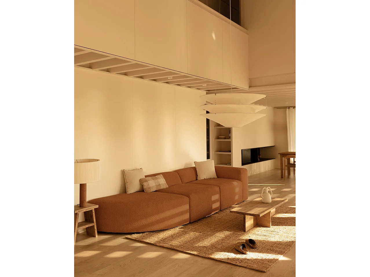 Divano a 3 moduli con curva a sinistra in bouclé colore rame 320x110cm