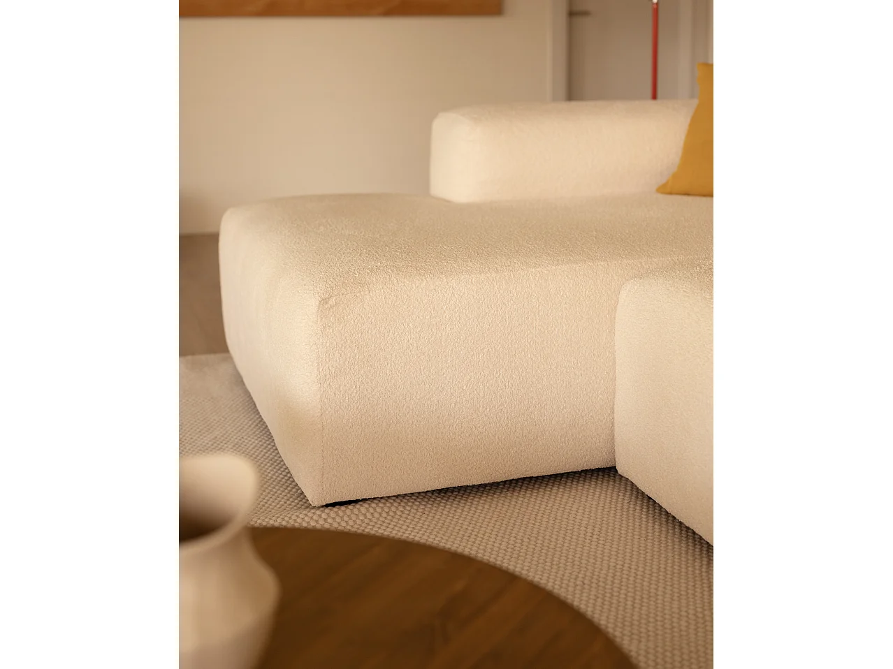 Sofá de 3 módulos con chaise longue izquierdo de bouclé blanco 330x70x172cm - BERTA - DECOWOOD