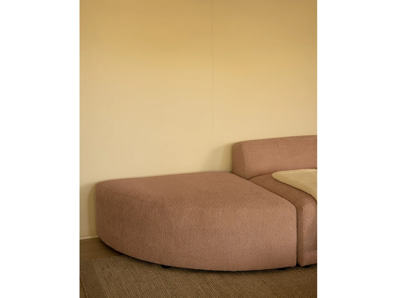Sofá de 3 módulos curvo con chaise longue derecho bouclé rosa 320x70x172cm - BERTA - DECOWOOD