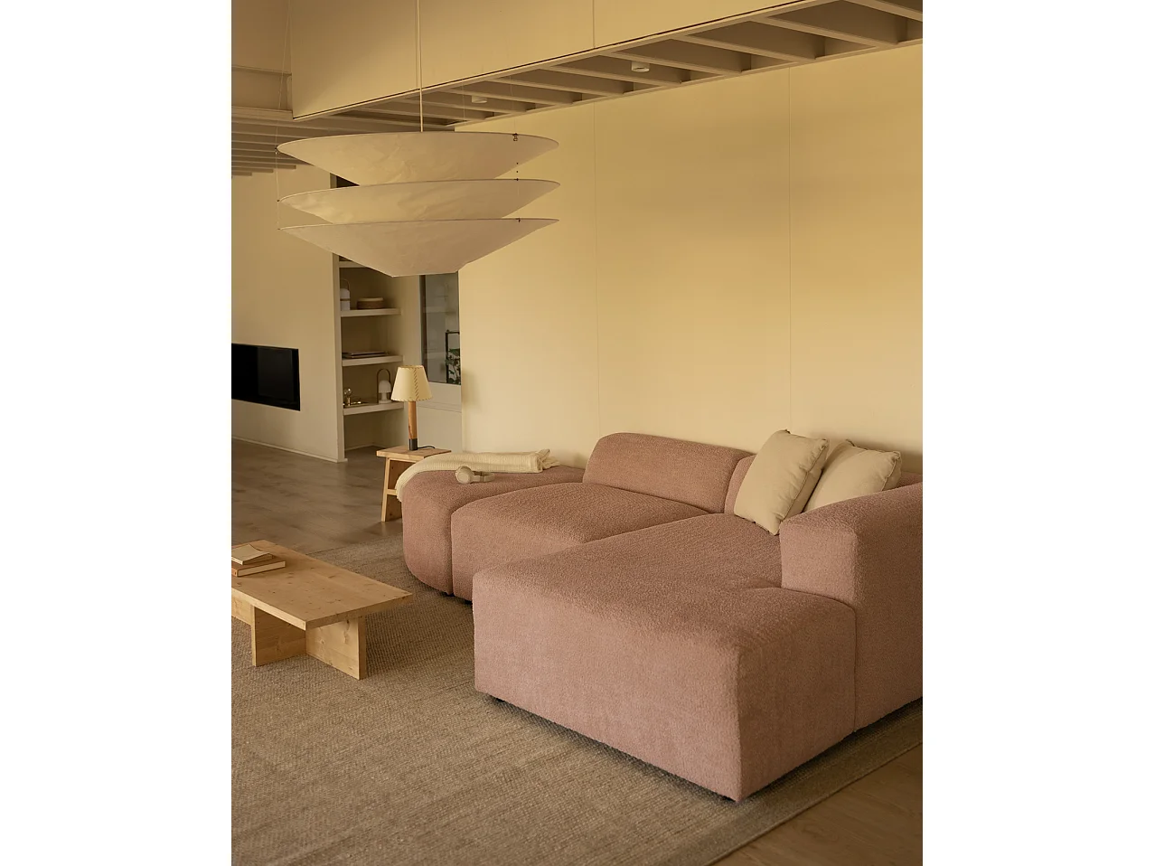 Sofá de 3 módulos curvo con chaise longue derecho bouclé rosa 320x70x172cm - BERTA - DECOWOOD