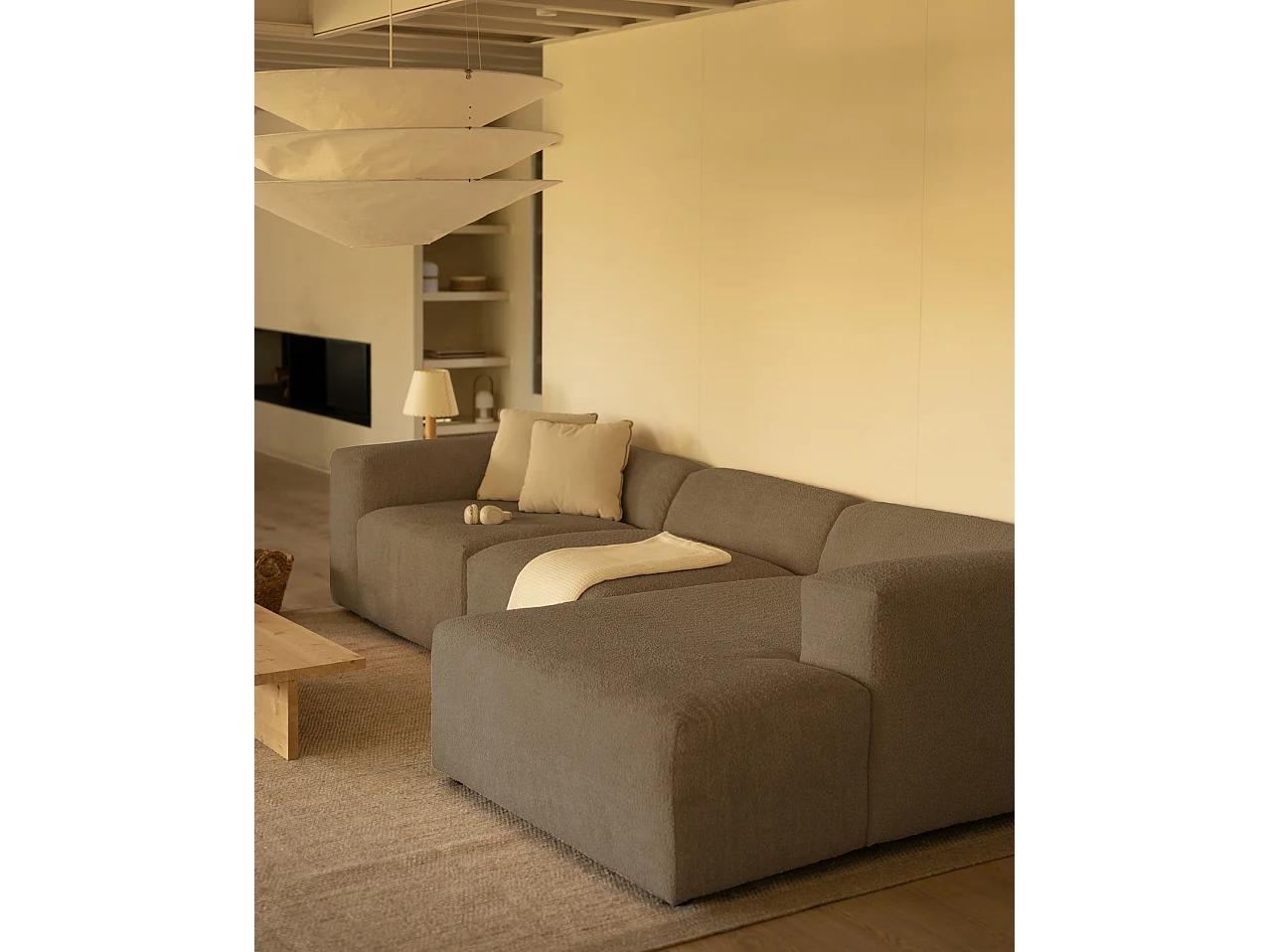 Sofá de 3 módulos con chaise longue derecho de bouclé marrón 330x70x172cm - BERTA - DECOWOOD