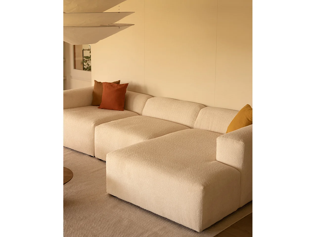 Divano a 3 moduli con CHL destra in bouclé bianco 330x172cm