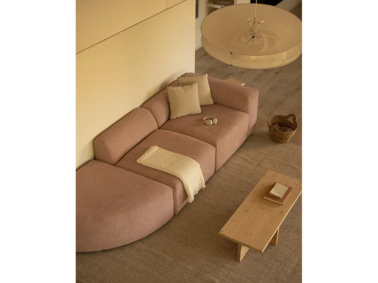 Divano a 3 moduli con curva a sinistra in bouclé rosa 320x110cm