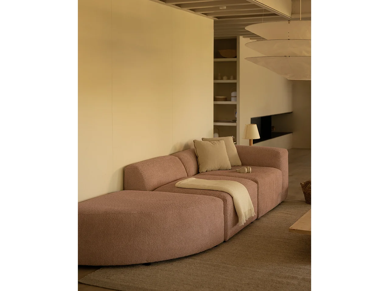 Divano a 3 moduli con curva a sinistra in bouclé rosa 320x110cm