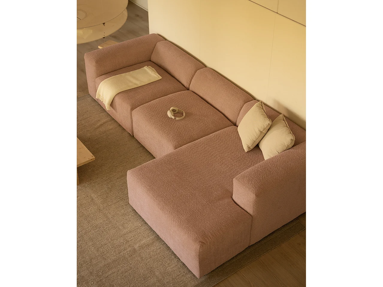 Sofá de 3 módulos con chaise longue derecho de bouclé rosa 330x70x172cm - BERTA - DECOWOOD