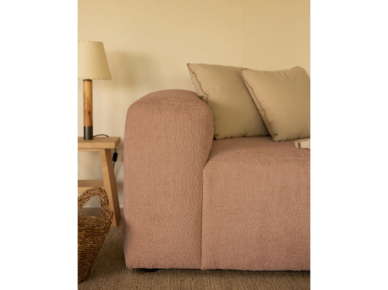 Divano a 3 moduli con CHL destra in bouclé rosa 330x172cm