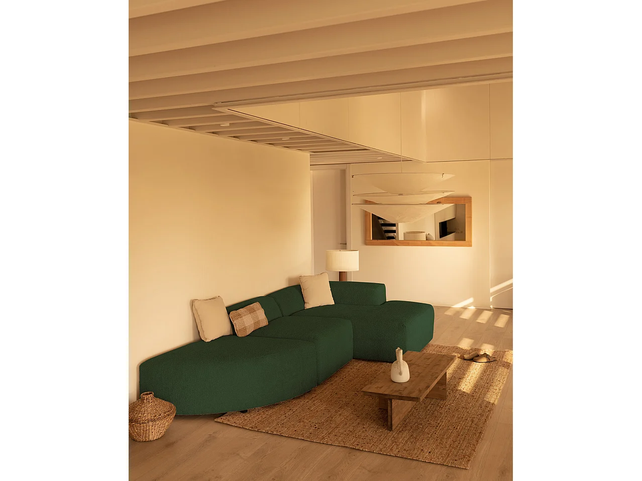 Divano curvo a 3 moduli con CHL destra in bouclé verde 320x172cm