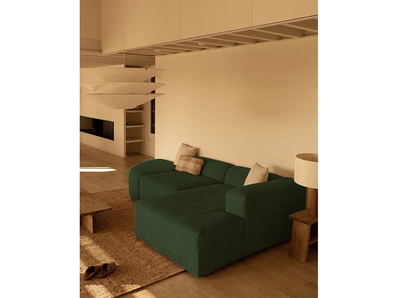 Divano curvo a 3 moduli con CHL destra in bouclé verde 320x172cm