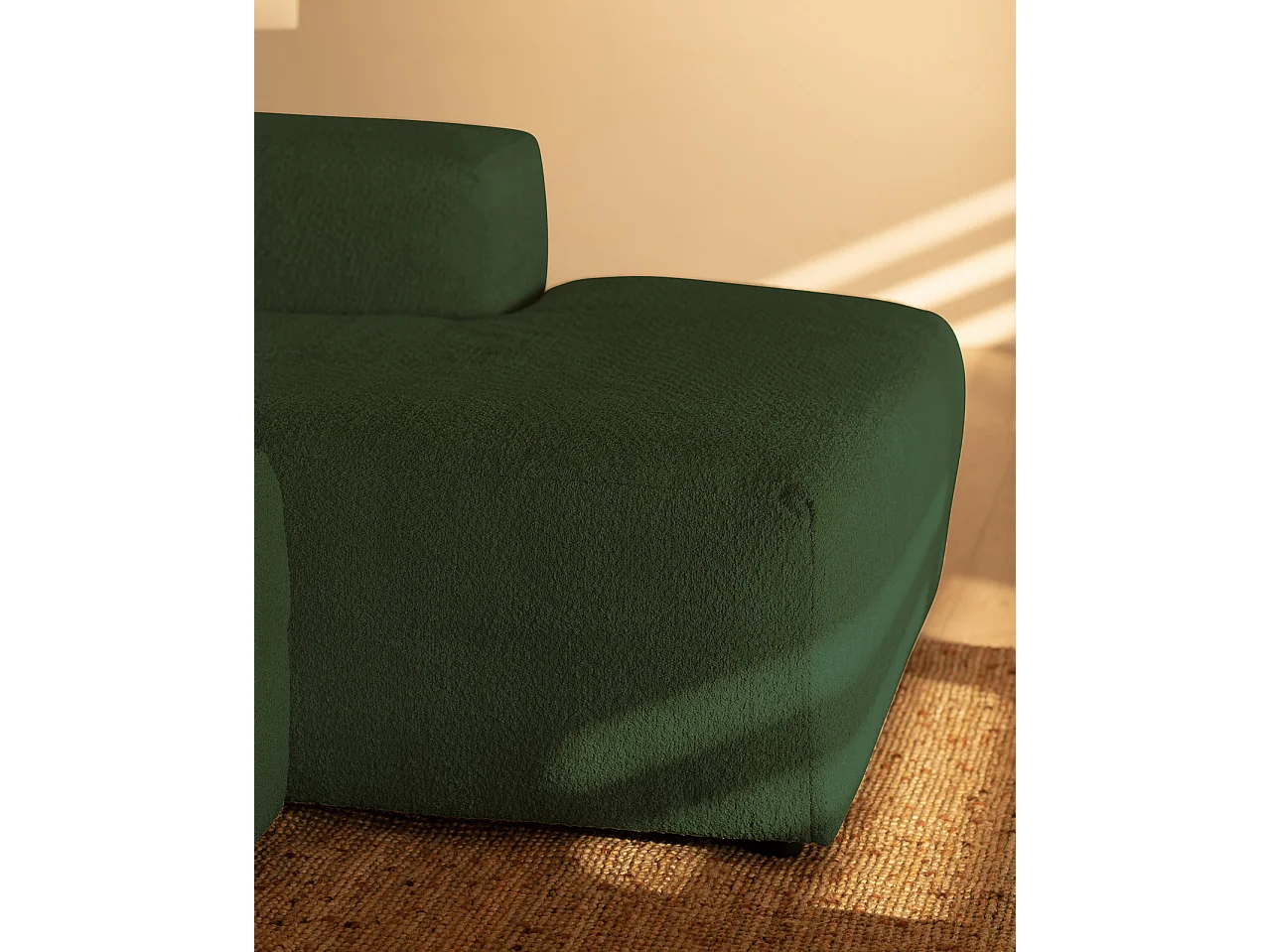 Divano curvo a 3 moduli con CHL destra in bouclé verde 320x172cm