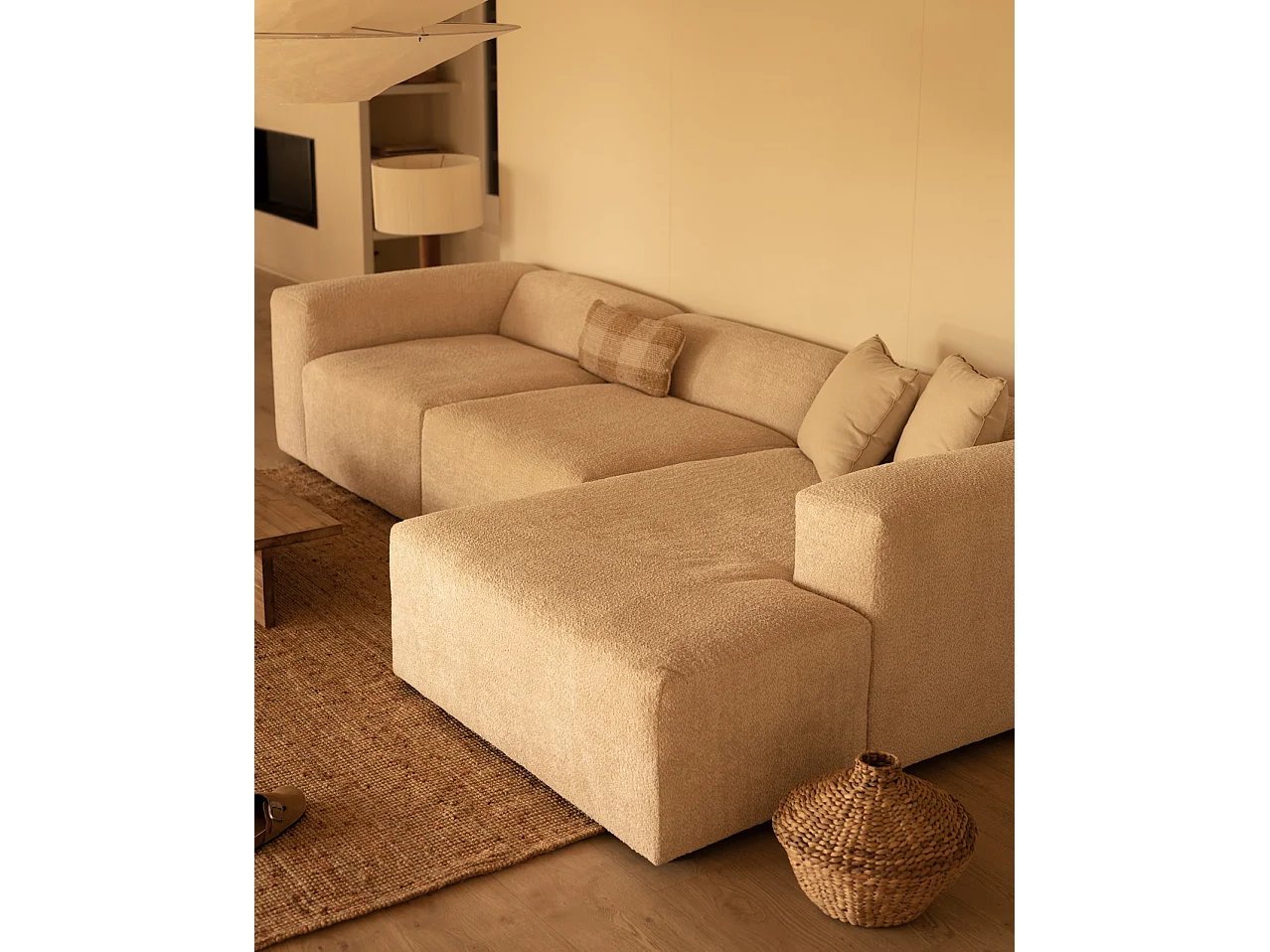 Sofá de 3 módulos con chaise longue derecho de bouclé beige 330x70x172cm - BERTA - DECOWOOD