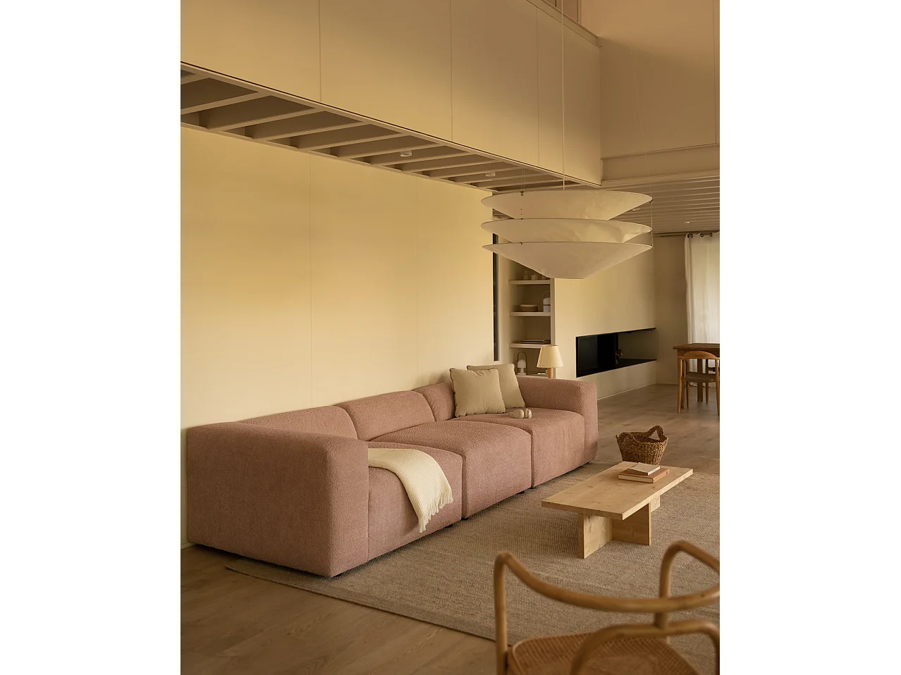 Divano a 3 moduli in bouclé rosa 330x110cm