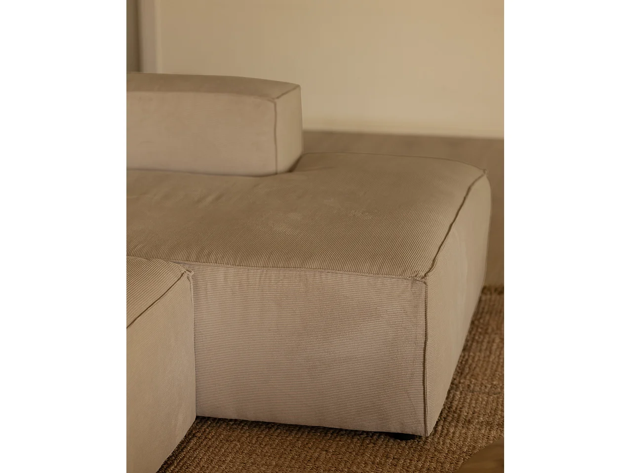 Sofá de 4/5 plazas con chaise longue derecho de pana beige 300x70x175cm - LOLA - DECOWOOD