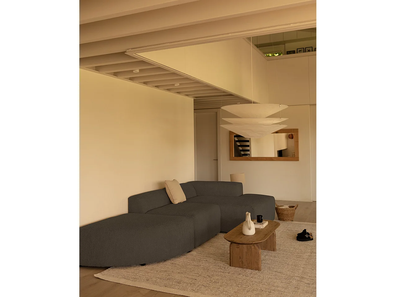 Sofá de 3 módulos curvo con chaise longue derecho bouclé gris oscuro 320x70x172cm - BERTA - DECOWOOD