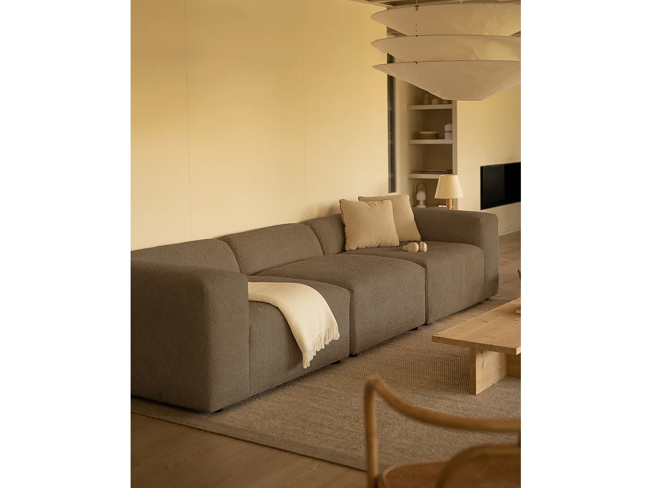 Divano a 3 moduli in bouclé marrone 330x110cm