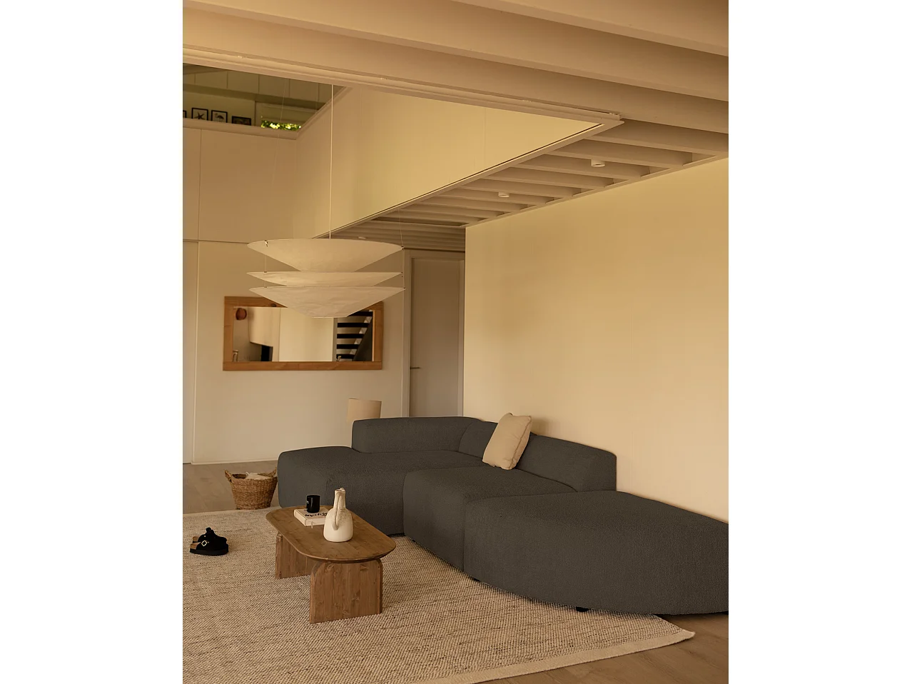 Sofá de 3 módulos curvo con chaise longue izquierdo bouclé gris oscuro 320x70x172cm - BERTA - DECOWOOD