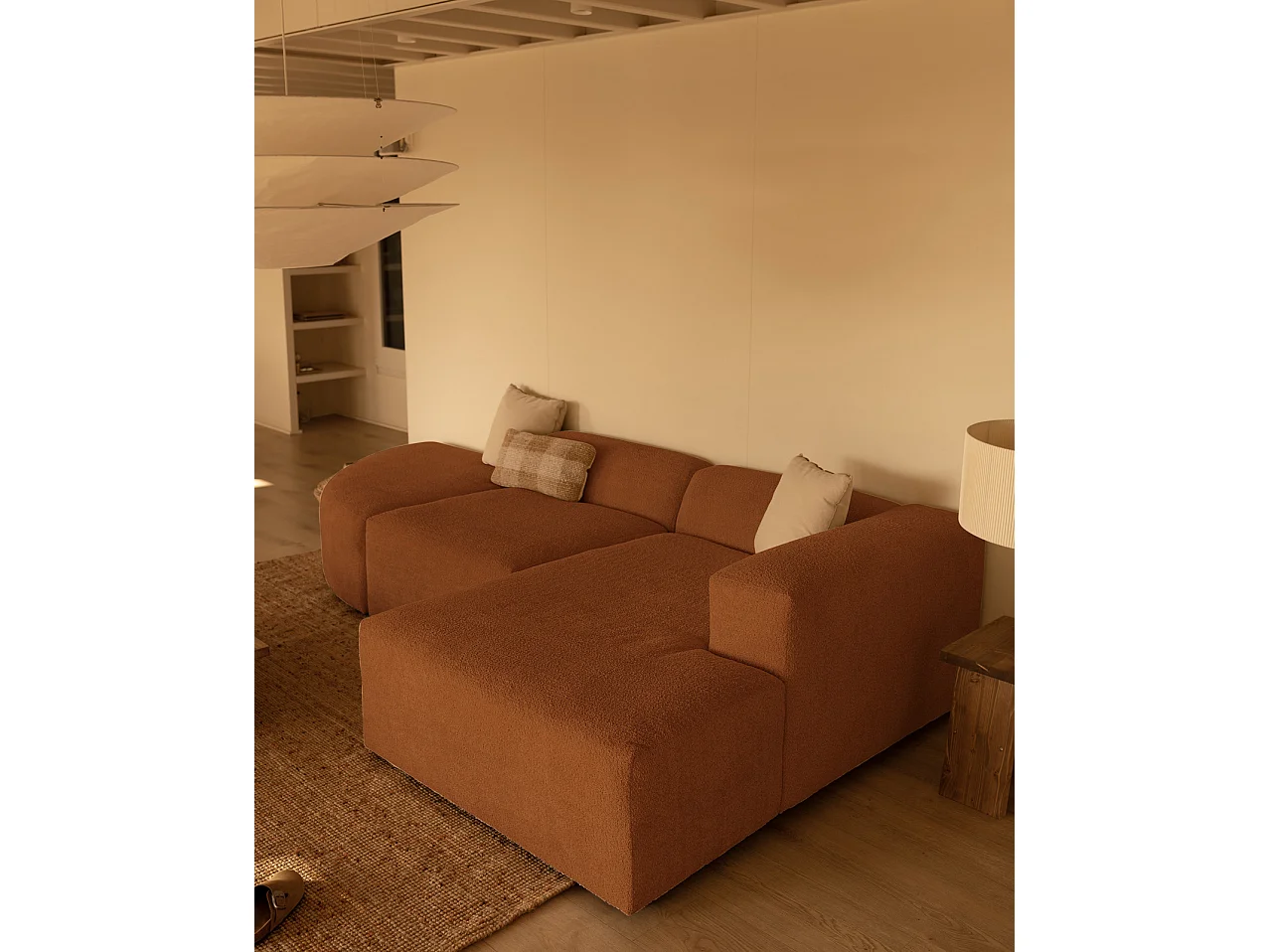 Sofá de 3 módulos curvo con chaise longue derecho bouclé cobre 320x70x172cm - BERTA - DECOWOOD