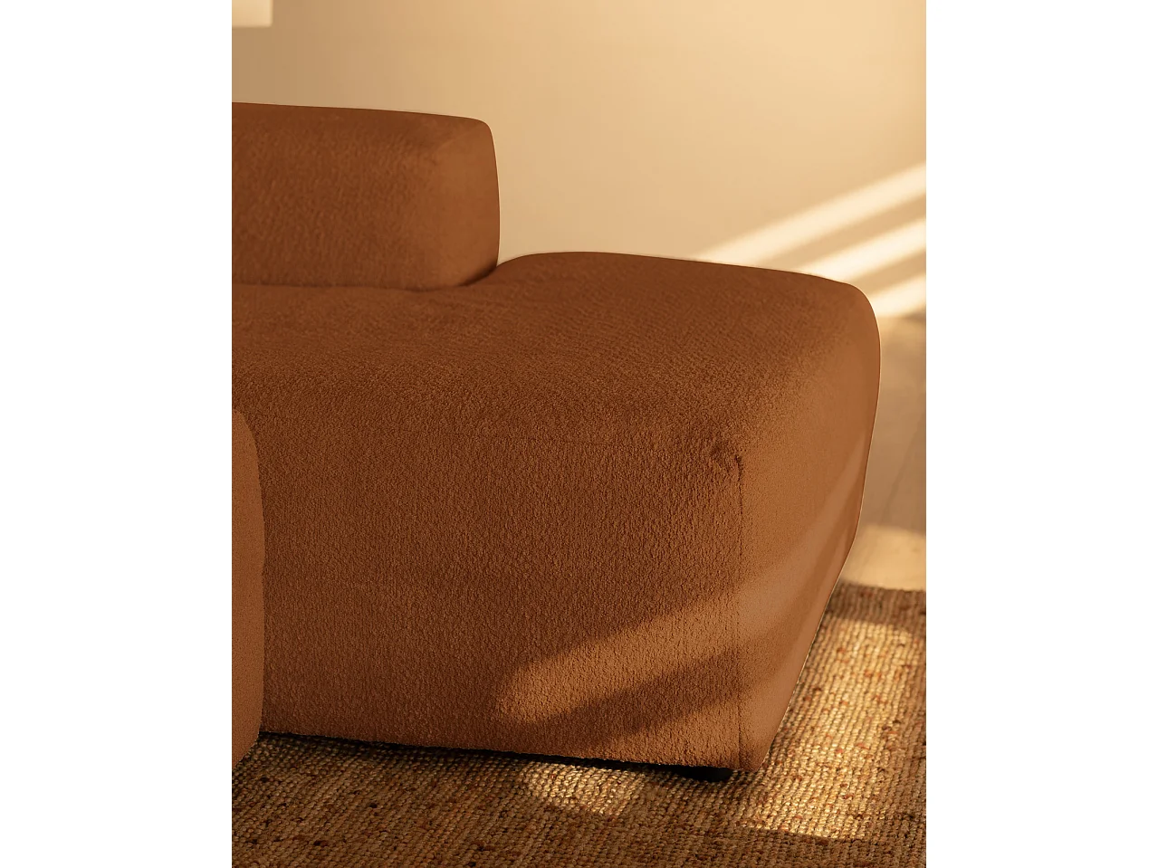 Divano curvo a 3 moduli con CHL destra in bouclé rame 320x172cm