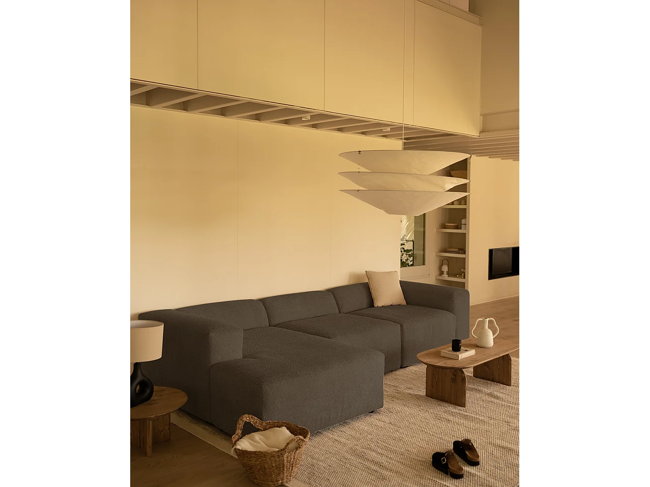 Sofá de 3 módulos con chaise longue izquierdo de bouclé gris oscuro 330x70x172cm - BERTA - DECOWOOD