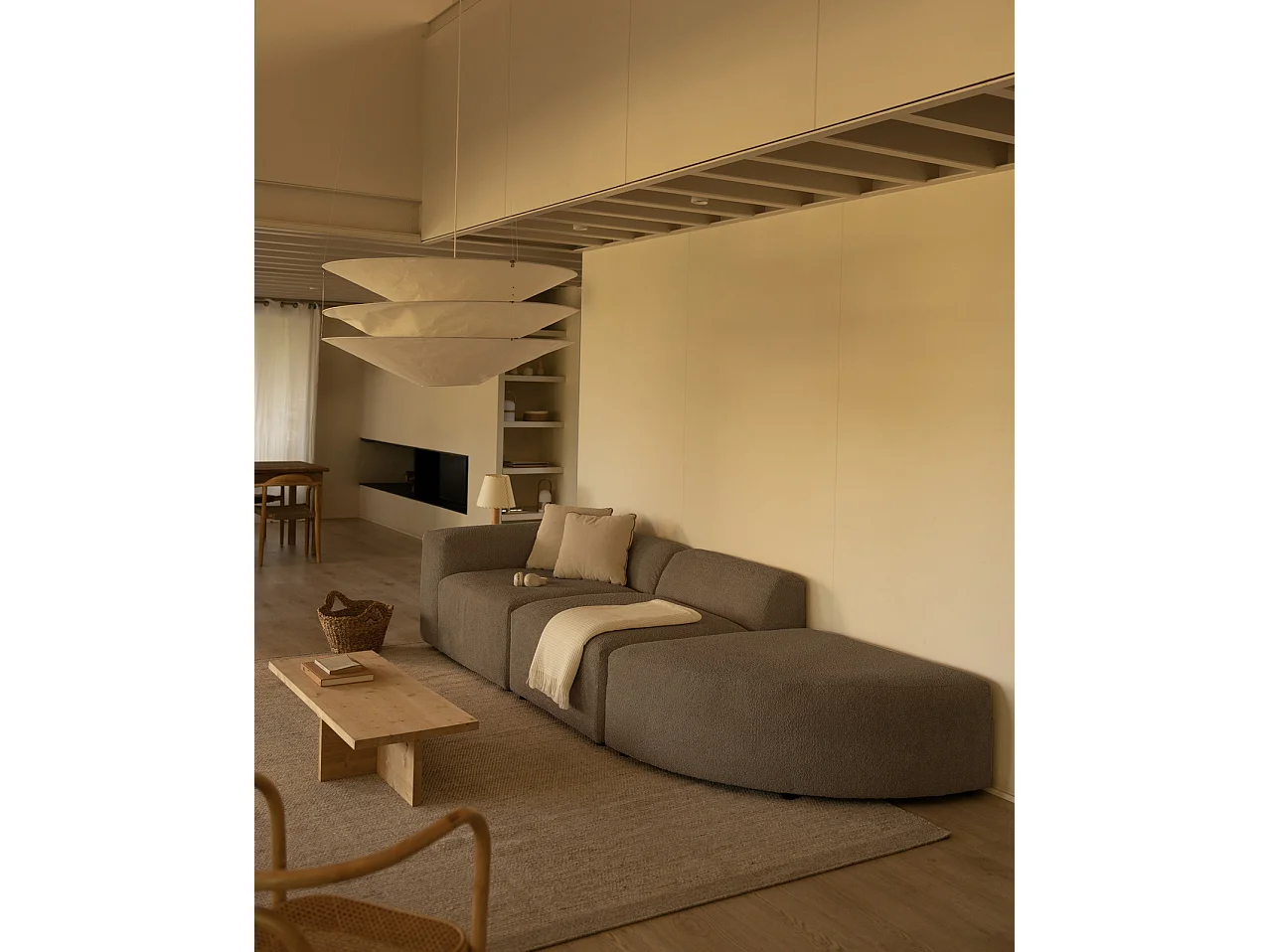 Divano a 3 moduli con curva a destra in bouclé marrone 320x110cm