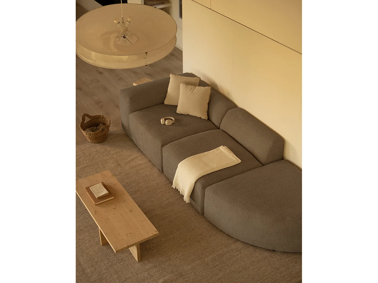 Divano a 3 moduli con curva a destra in bouclé marrone 320x110cm