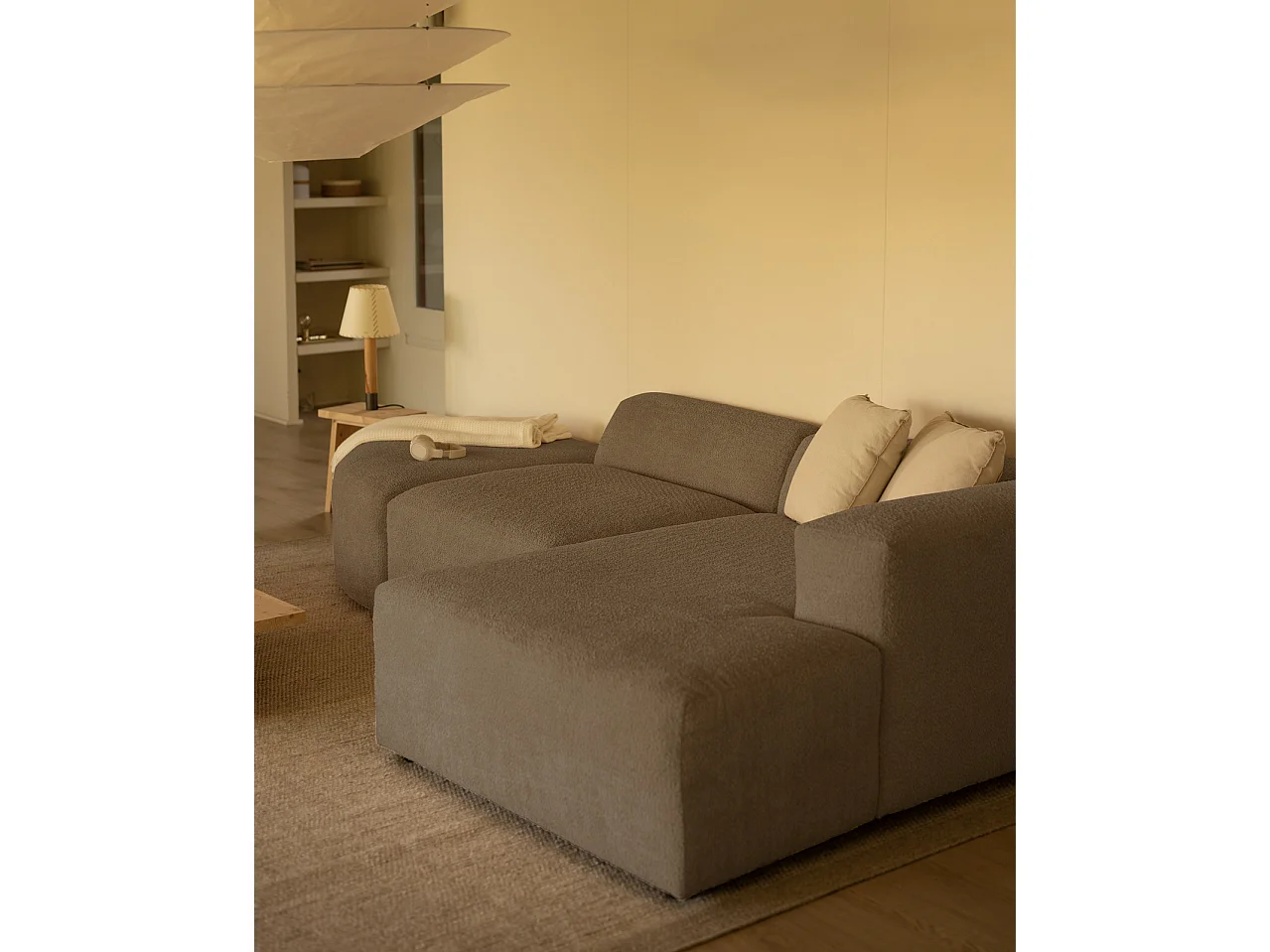 Sofá de 3 módulos curvo con chaise longue derecho bouclé marrón 320x70x172cm - BERTA - DECOWOOD