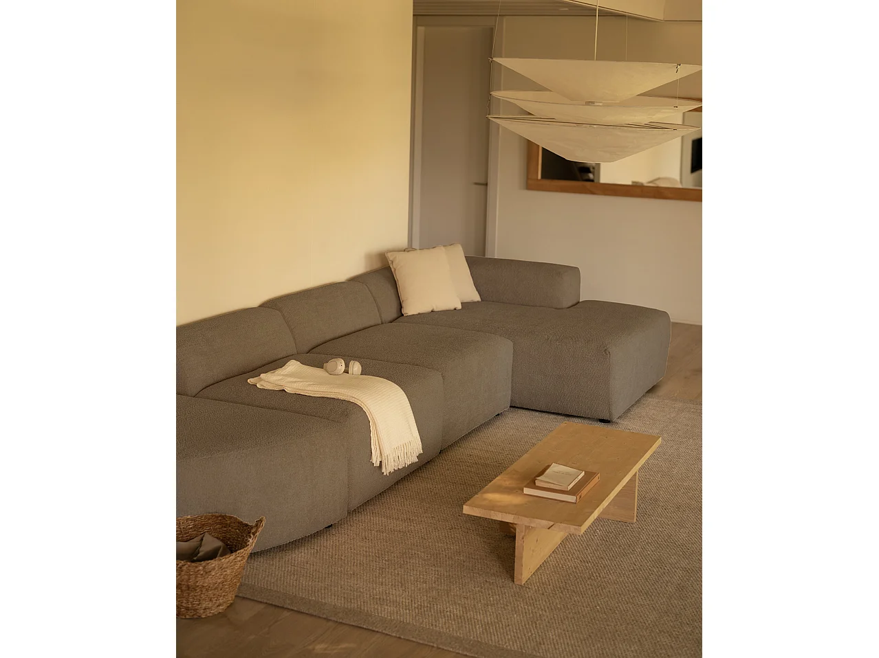 Sofá de 3 módulos curvo con chaise longue derecho bouclé marrón 320x70x172cm - BERTA - DECOWOOD