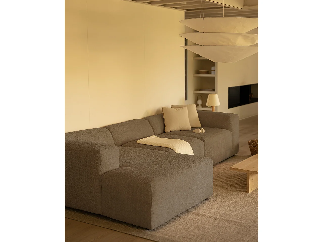 Sofá de 3 módulos con chaise longue izquierdo de bouclé marrón 330x70x172cm - BERTA - DECOWOOD