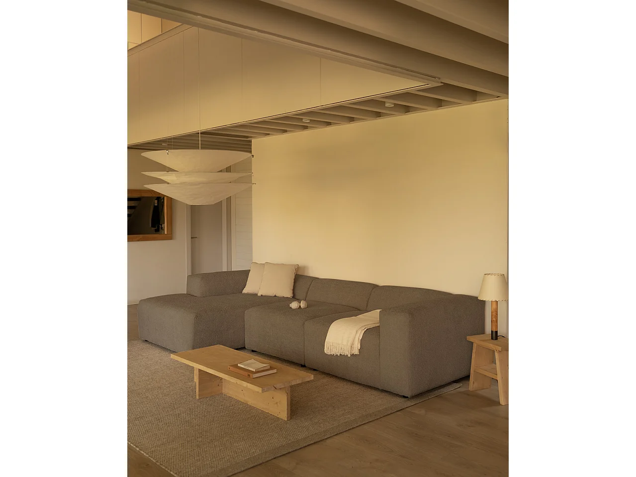 Divano a 3 moduli con CHL sinistra in bouclé marrone 330x172cm
