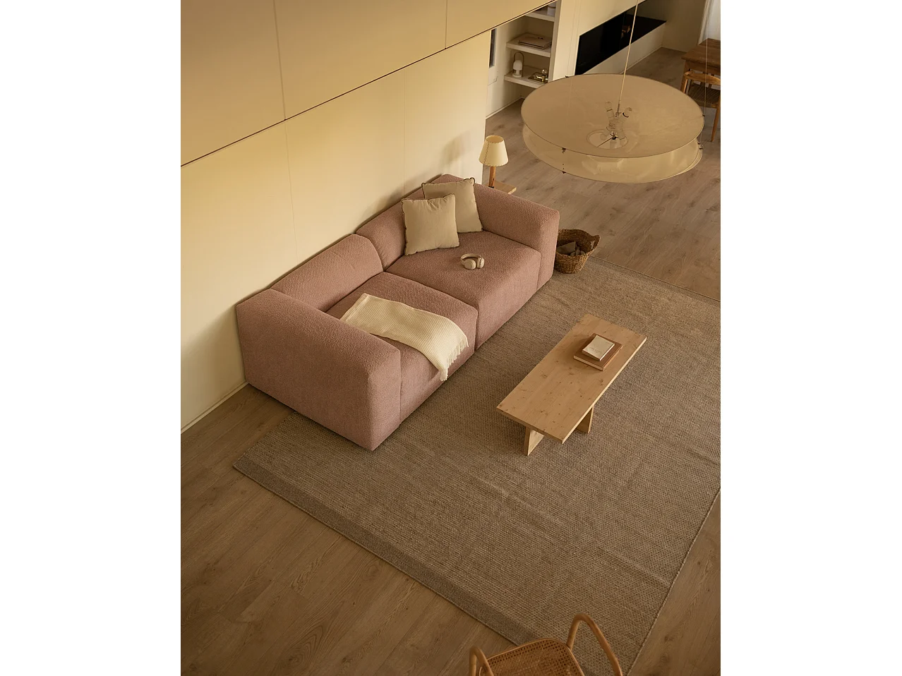Sofá de 4 plazas de 2 módulos de bouclé color rosa 240x70x110cm - BERTA - DECOWOOD