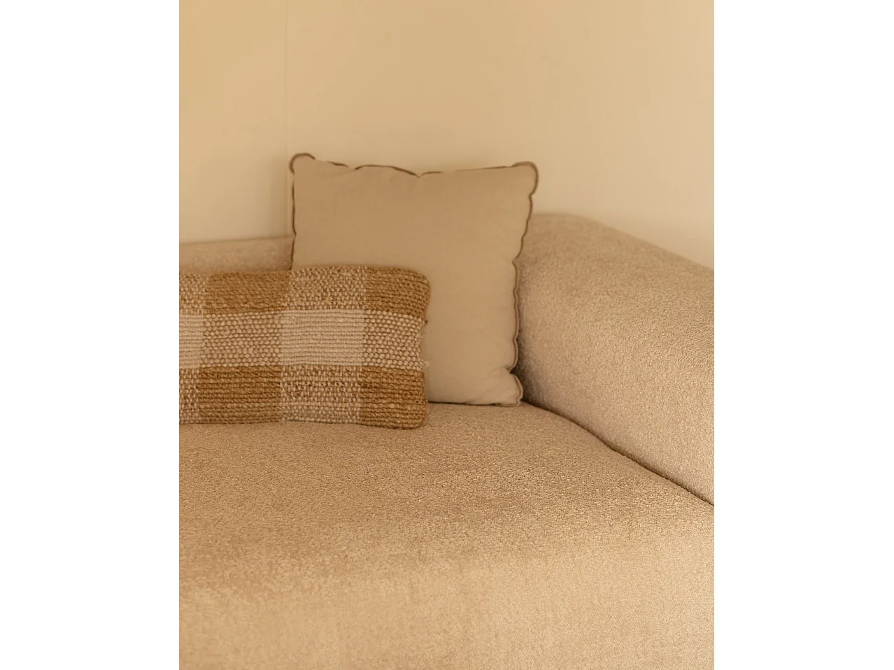 Sofá de 3 módulos curvo con chaise longue derecho bouclé beige 320x70x172cm - BERTA - DECOWOOD