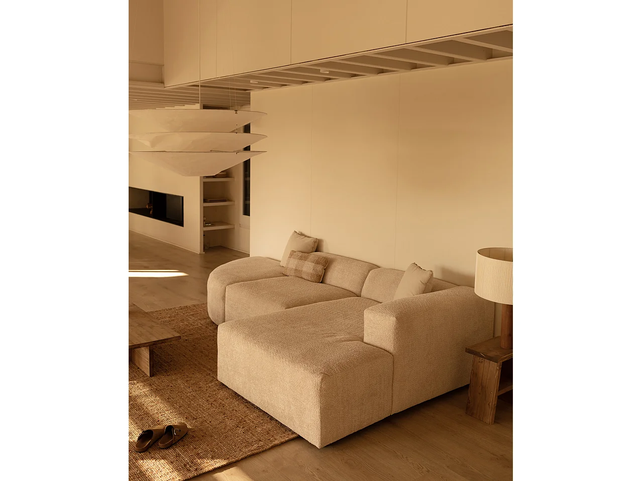 Divano curvo a 3 moduli con CHL destra in bouclé beige 320x172cm
