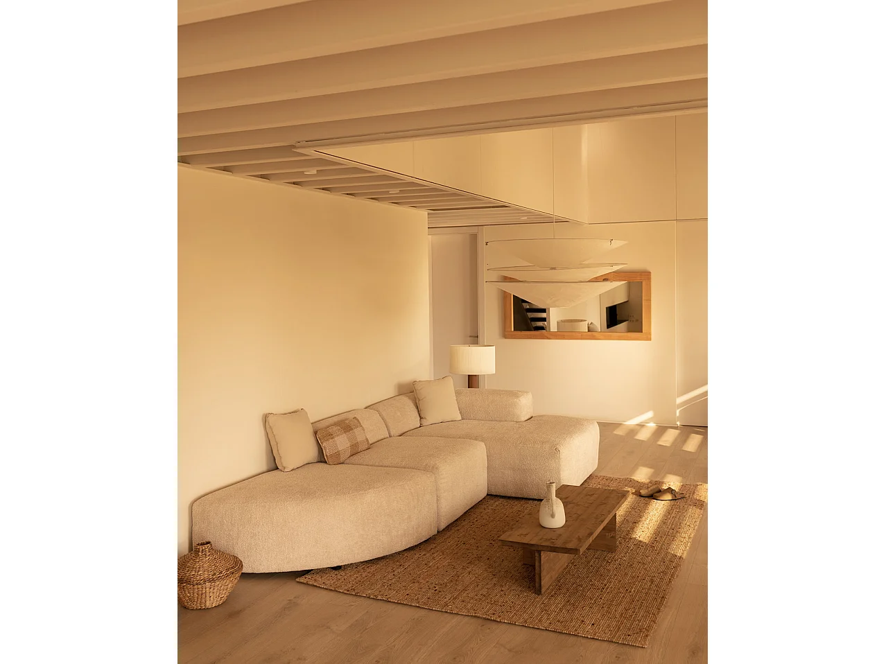 Divano curvo a 3 moduli con CHL destra in bouclé beige 320x172cm
