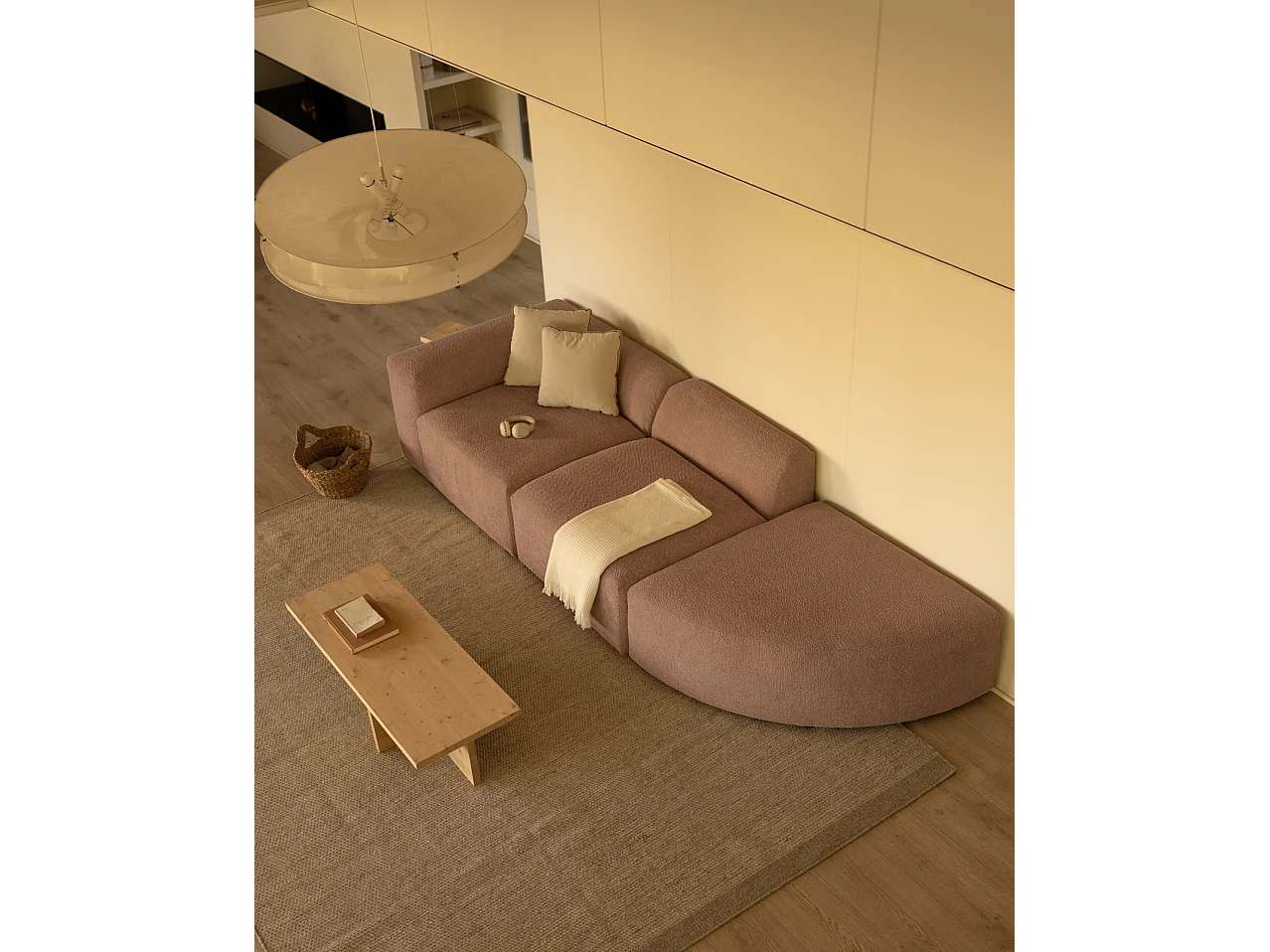 Divano a 3 moduli con curva a destra in bouclé rosa 320x110cm