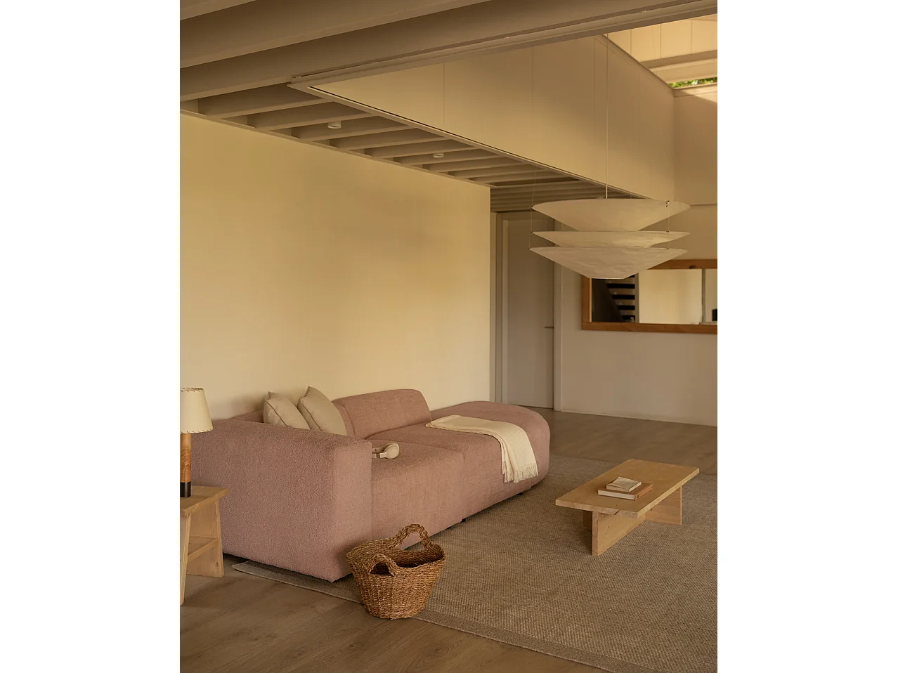 Divano a 3 moduli con curva a destra in bouclé rosa 320x110cm