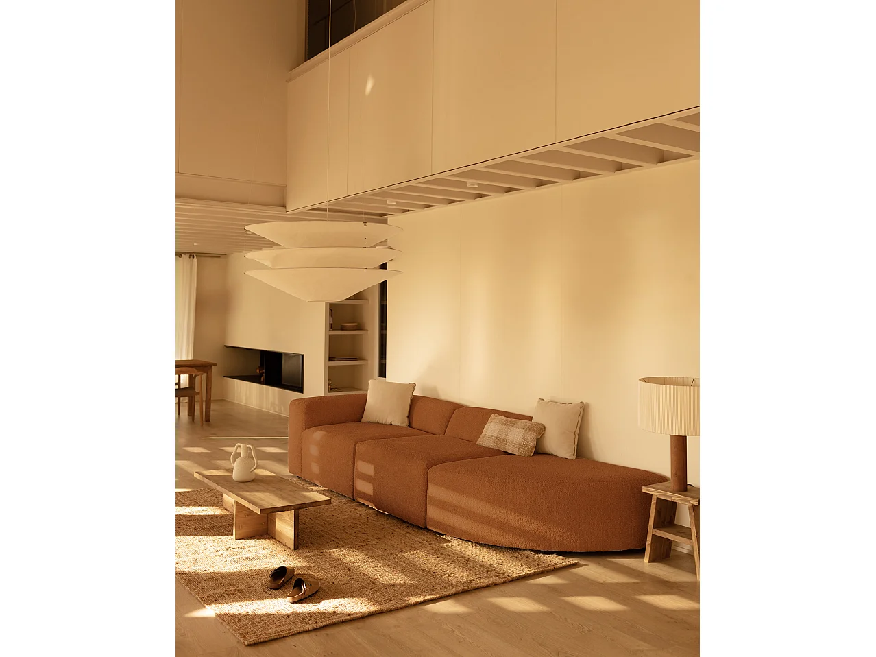 Divano a 3 moduli con curva a destra in bouclé colore rame 320x110cm