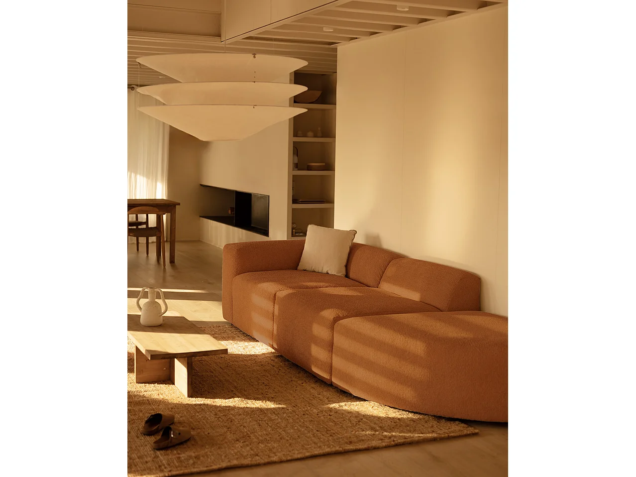 Divano a 3 moduli con curva a destra in bouclé colore rame 320x110cm