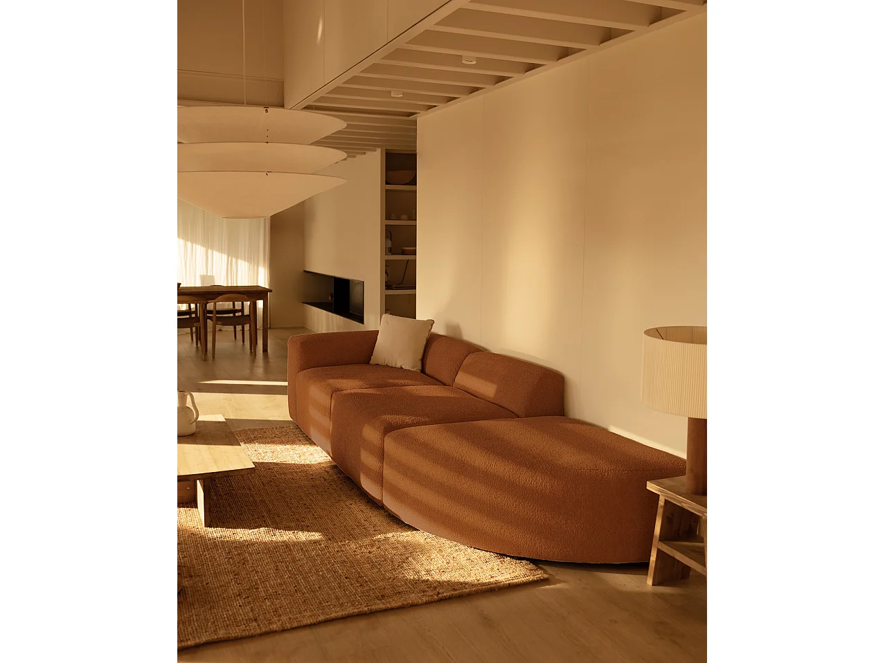 Divano a 3 moduli con curva a destra in bouclé colore rame 320x110cm