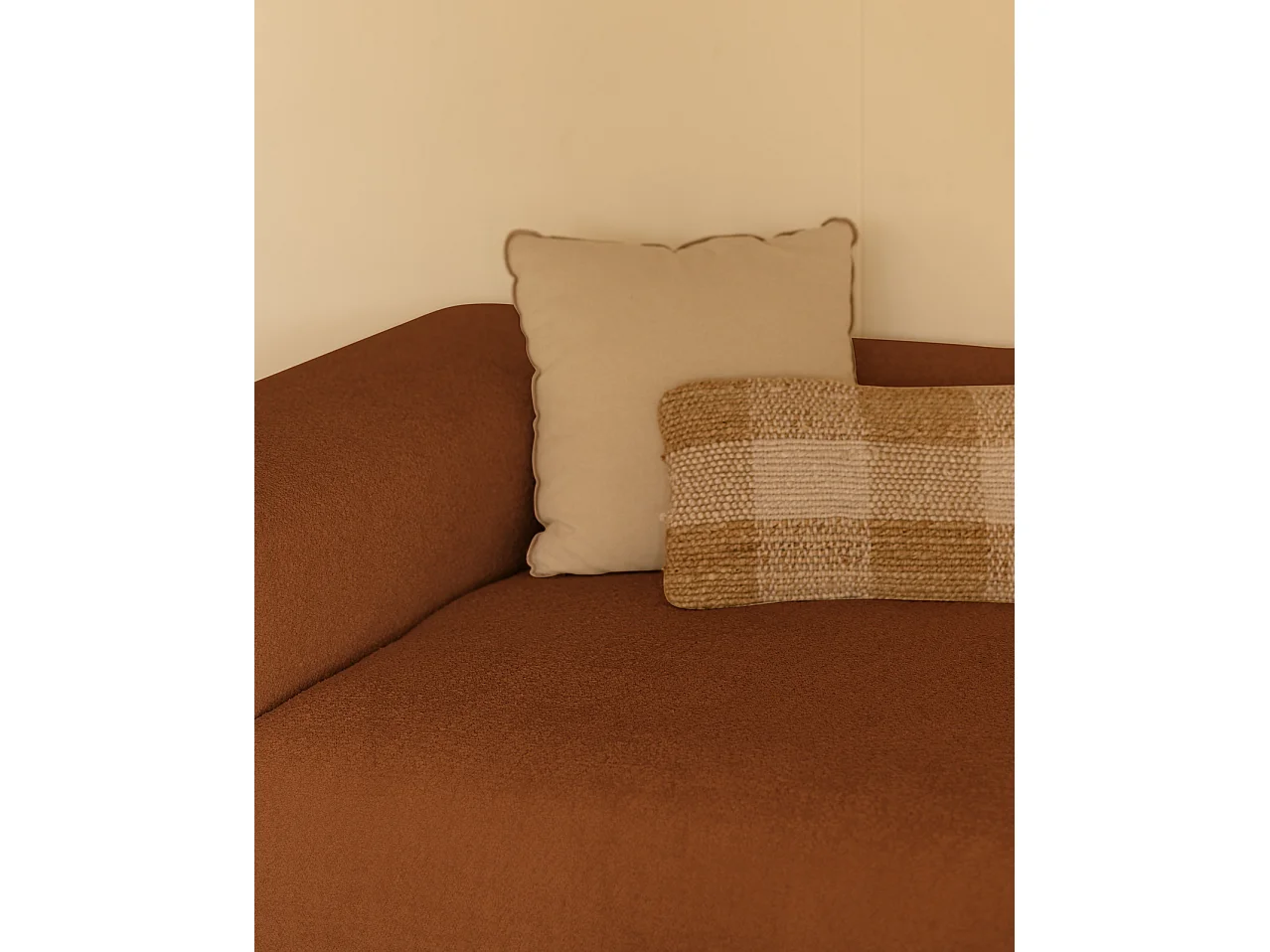 Divano a 3 moduli in bouclé colore rame 330x110cm