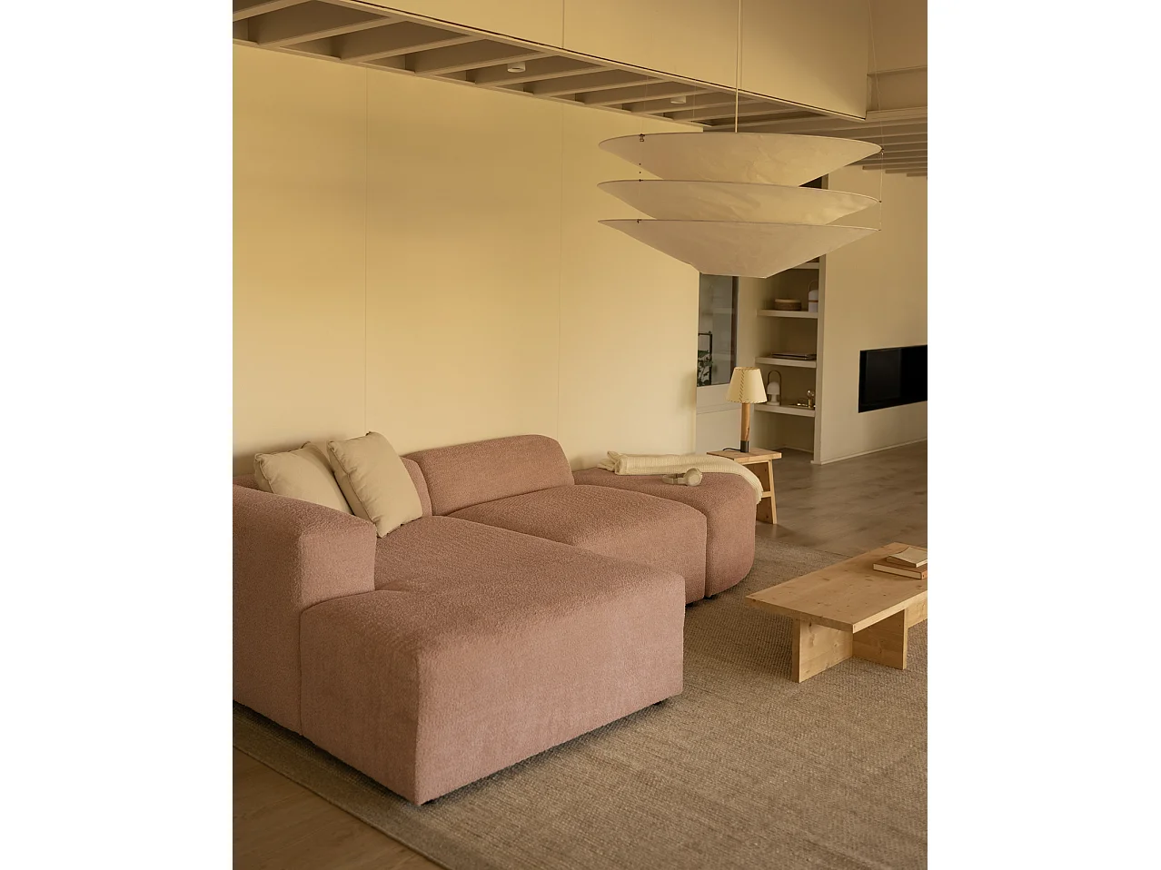 Sofá de 3 módulos curvo con chaise longue izquierdo bouclé rosa 320x70x172cm - BERTA - DECOWOOD