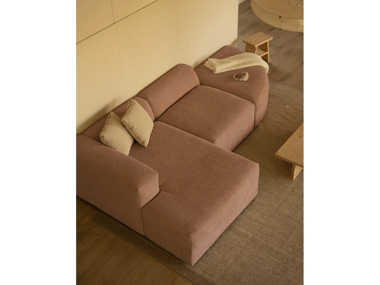 Sofá de 3 módulos curvo con chaise longue izquierdo bouclé rosa 320x70x172cm - BERTA - DECOWOOD