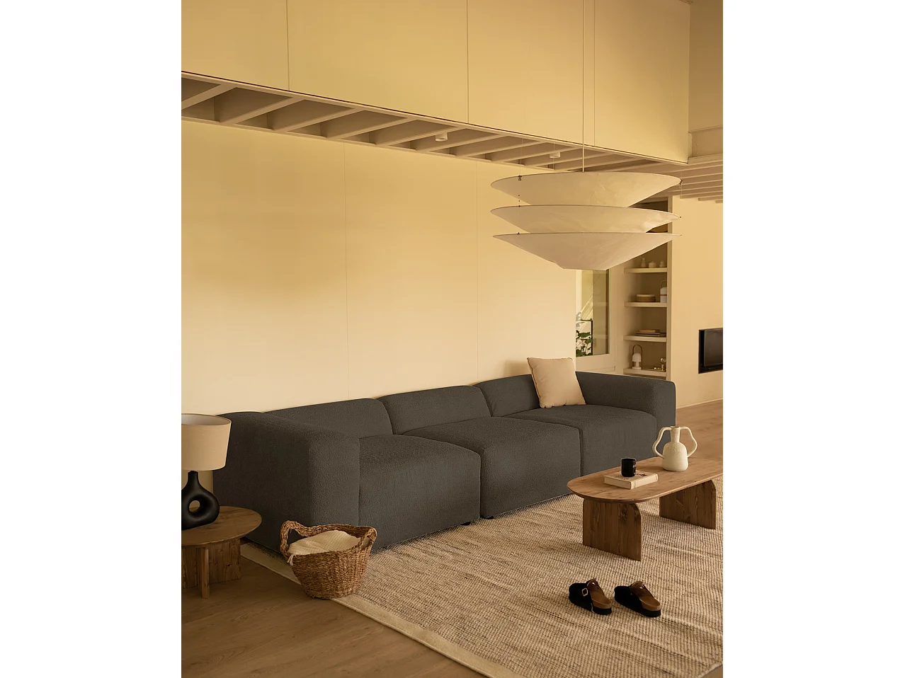 Divano a 3 moduli in bouclé colore grigio scuro 330x110cm