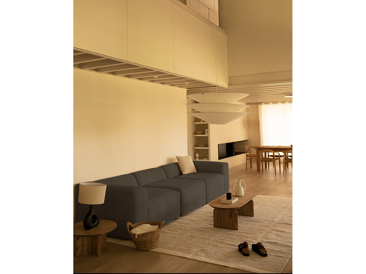 Divano a 3 moduli in bouclé colore grigio scuro 330x110cm