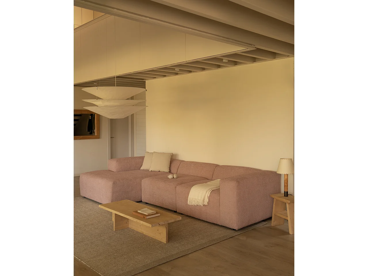 Sofá de 3 módulos con chaise longue izquierdo de bouclé rosa 330x70x172cm - BERTA - DECOWOOD
